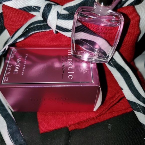 Women's Perfume (MIRACLE BLOSSOM) By Lancome - Picture 5 of 5